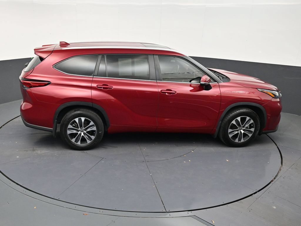 Used 2023 Toyota Highlander XLE FWD image 17