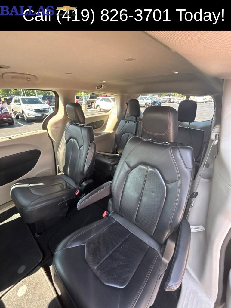 Used 2019 Chrysler Pacifica Touring-L FWD image 17