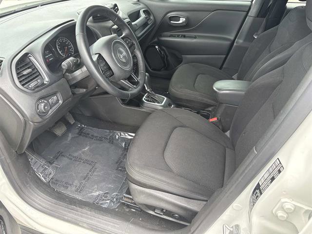 Used 2020 Jeep Renegade Altitude FWD image 12