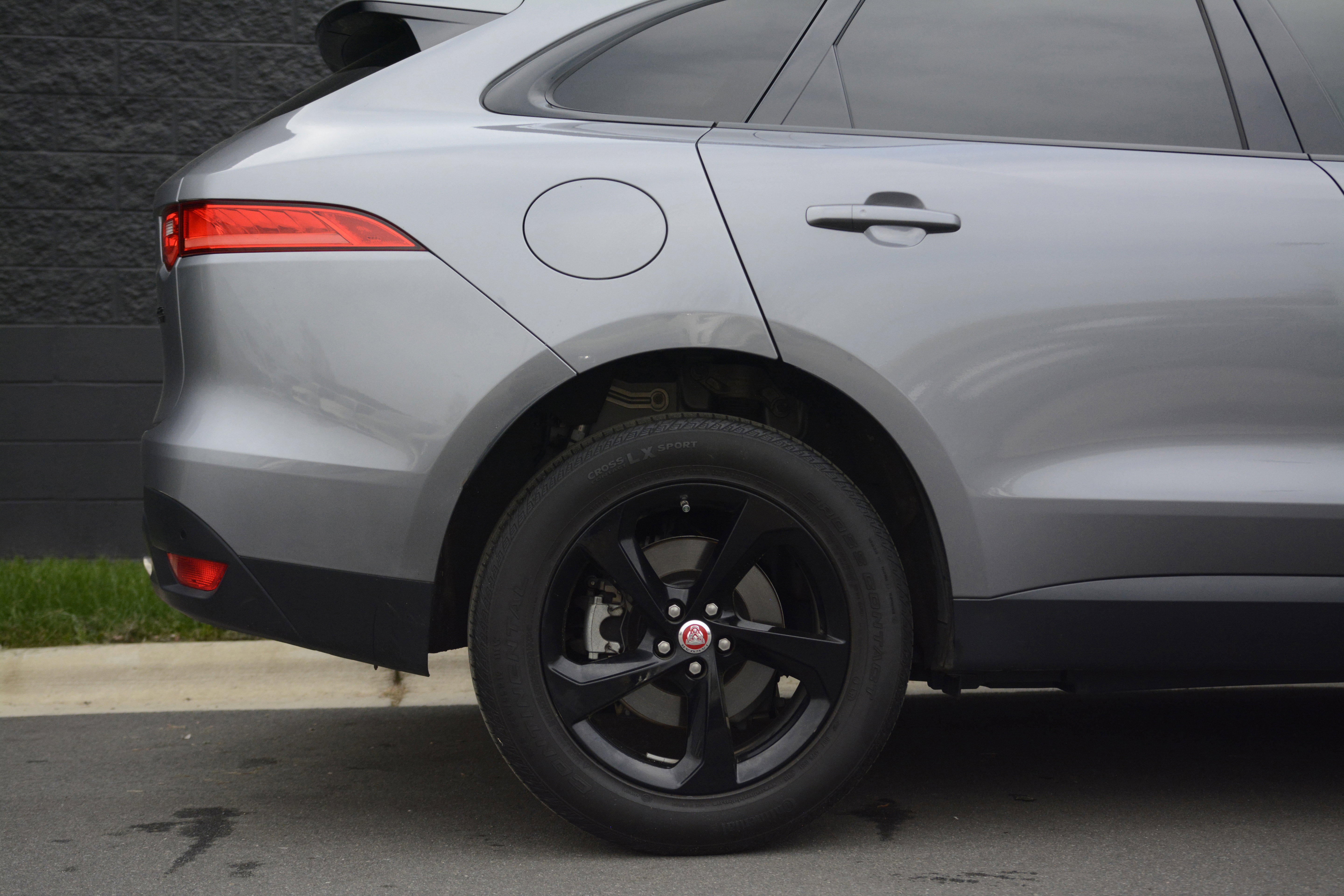 Used 2020 Jaguar F-PACE Premium image 36