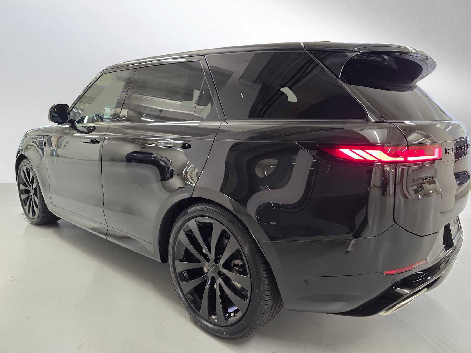 New 2026 Land Rover Range Rover Sport Dynamic SE AWD/4WD image 3