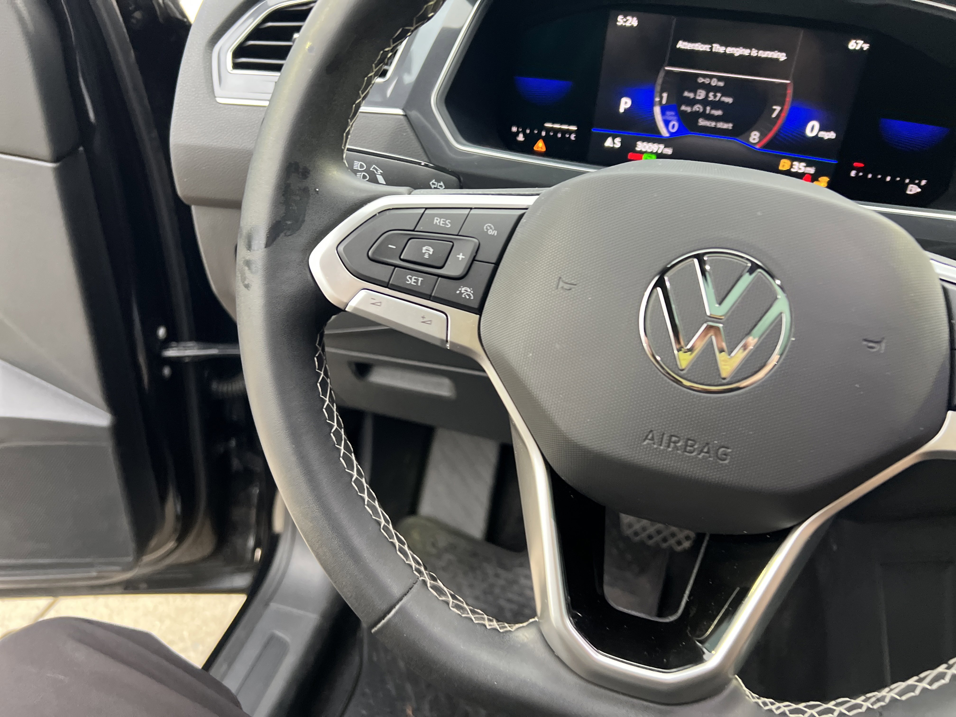 Certified 2023 Volkswagen Tiguan SE w/ Panoramic Sunroof Package FWD image 17