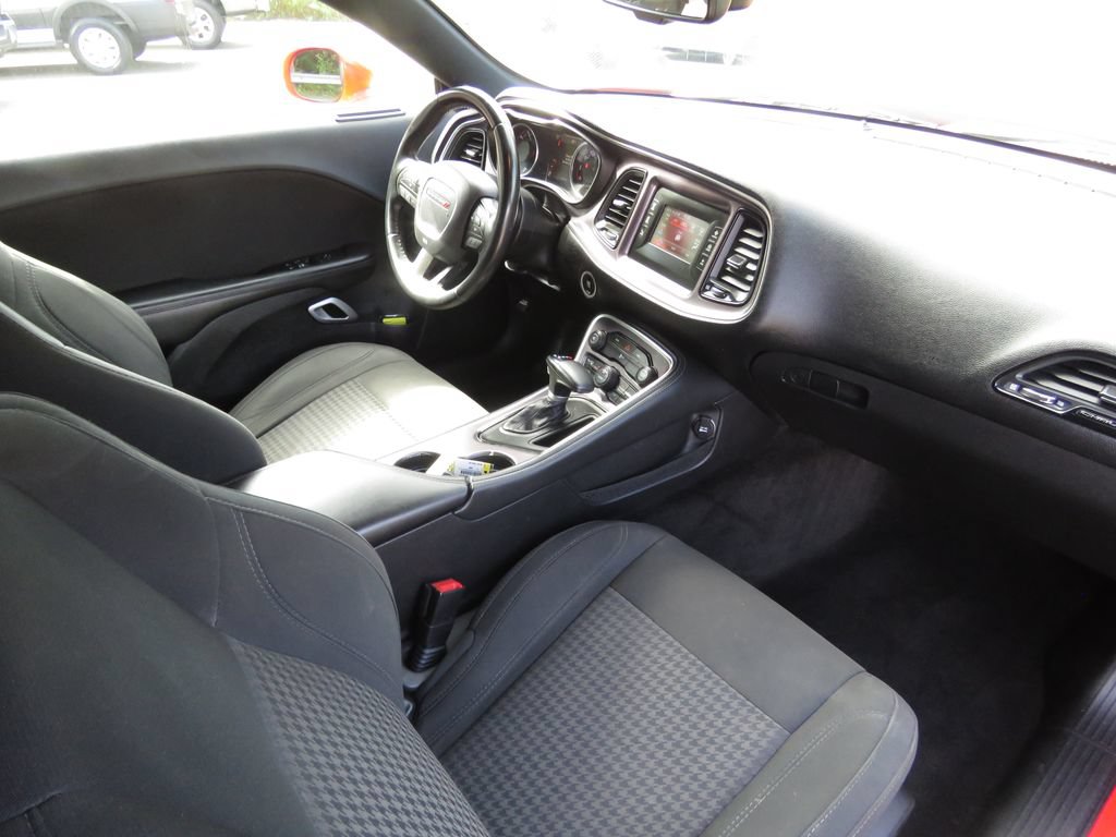 Used 2016 Dodge Challenger SXT RWD image 15