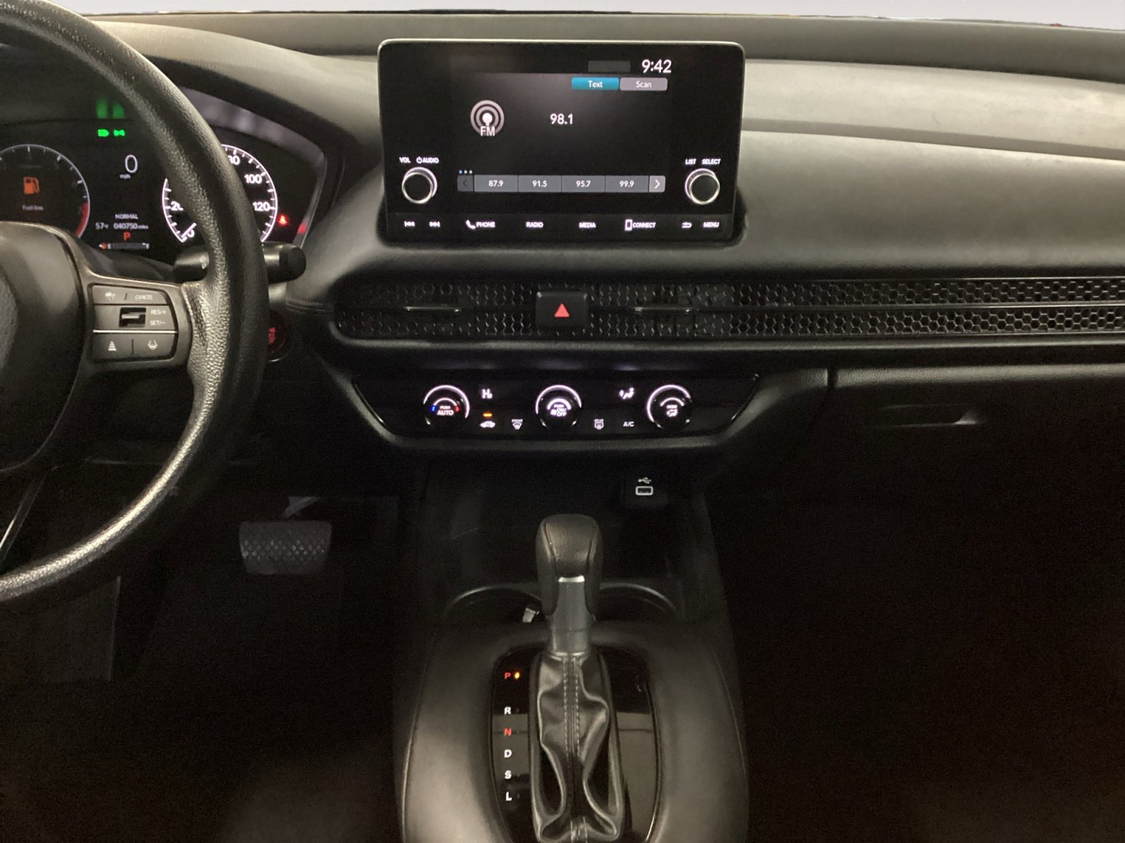 Used 2023 Honda HR-V LX image 11