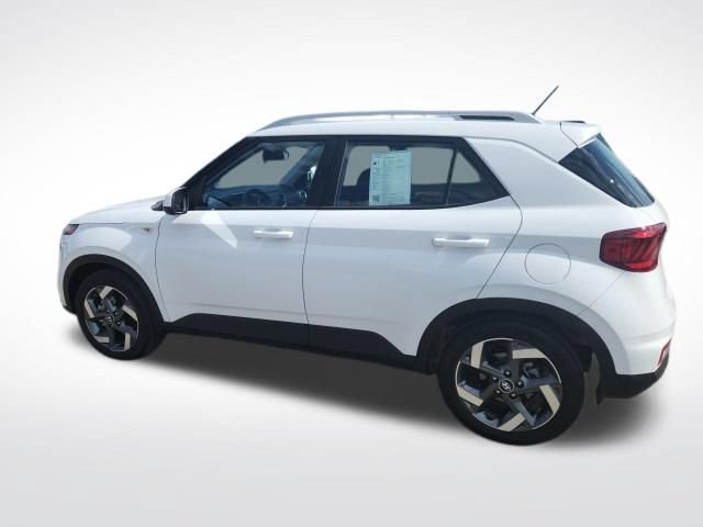 Used 2023 Hyundai Venue SEL FWD image 5