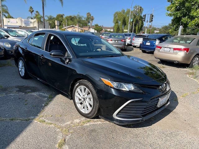 Used 2022 Toyota Camry LE image 3