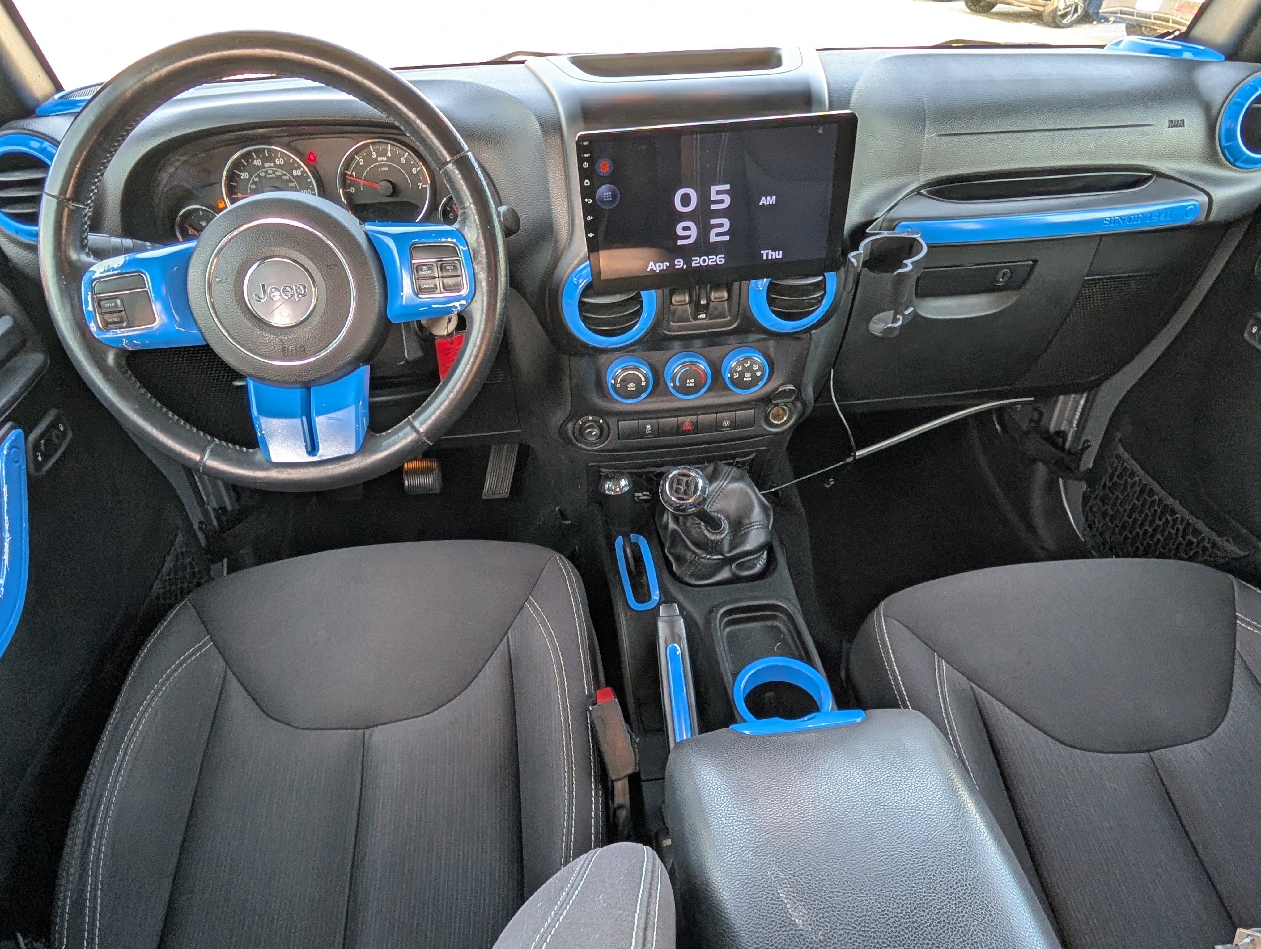 Used 2015 Jeep Wrangler Unlimited Sahara w/ Max Tow Package AWD/4WD image 12