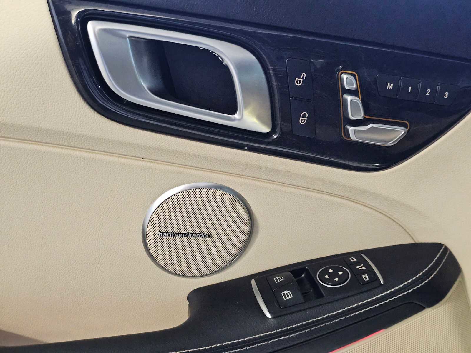 Used 2019 Mercedes-Benz SLC 300 image 24