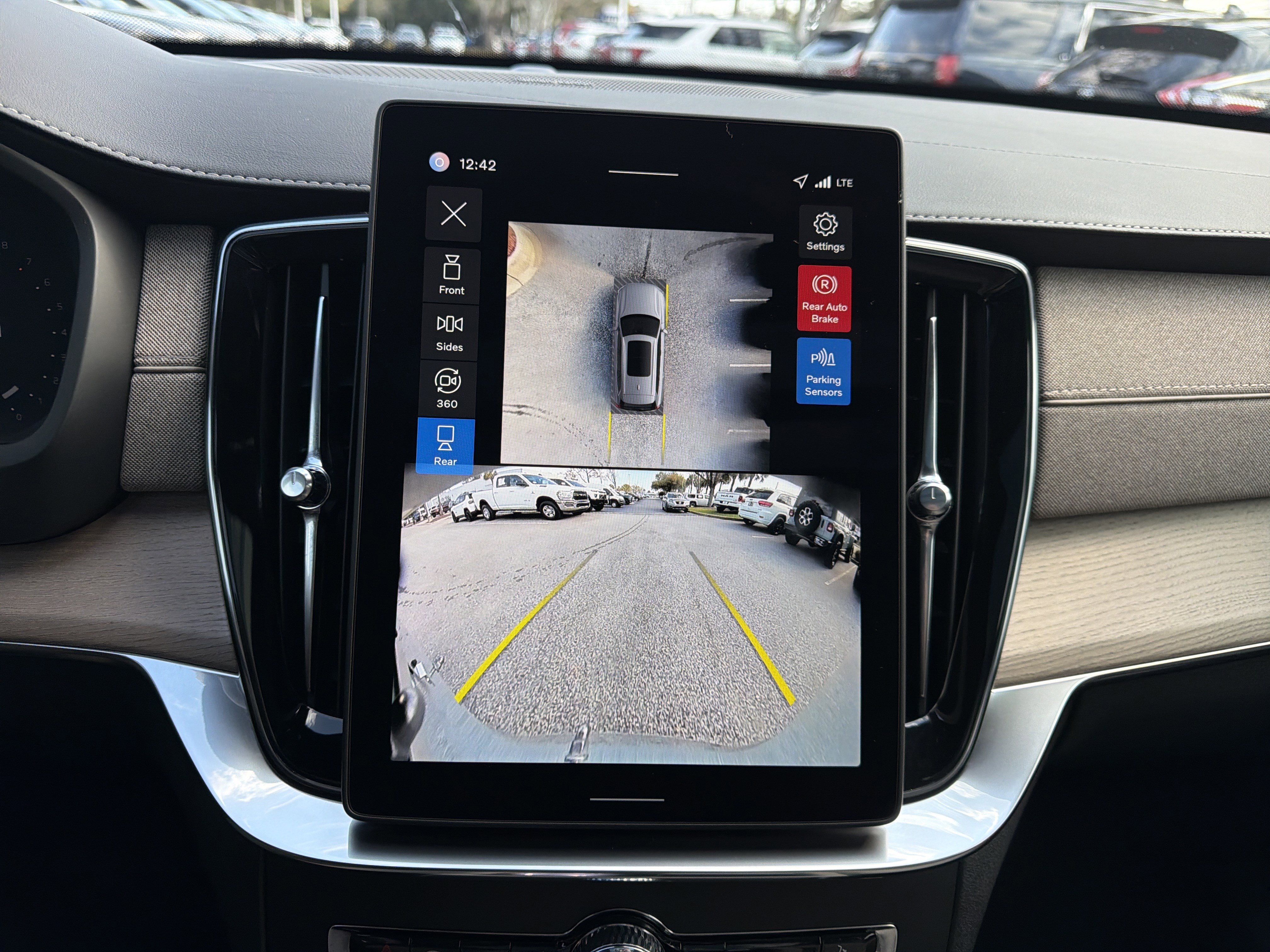 Used 2026 Volvo XC90 B6 Plus w/ Protection Package Premier image 25