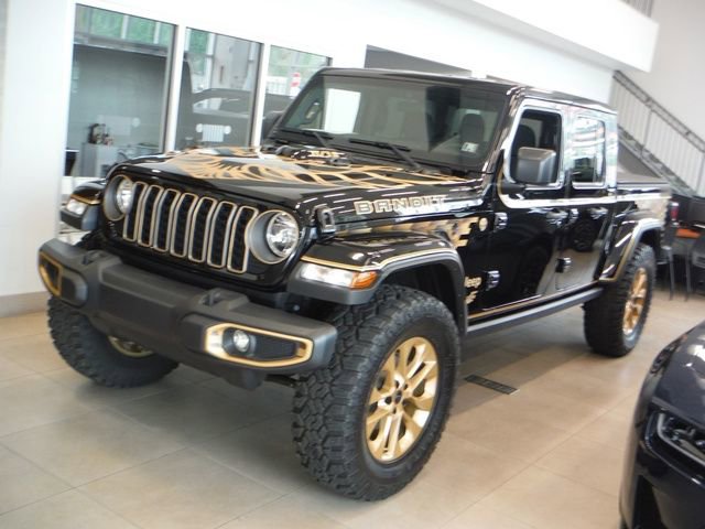 Used 2025 Jeep Gladiator Sport AWD/4WD image 3