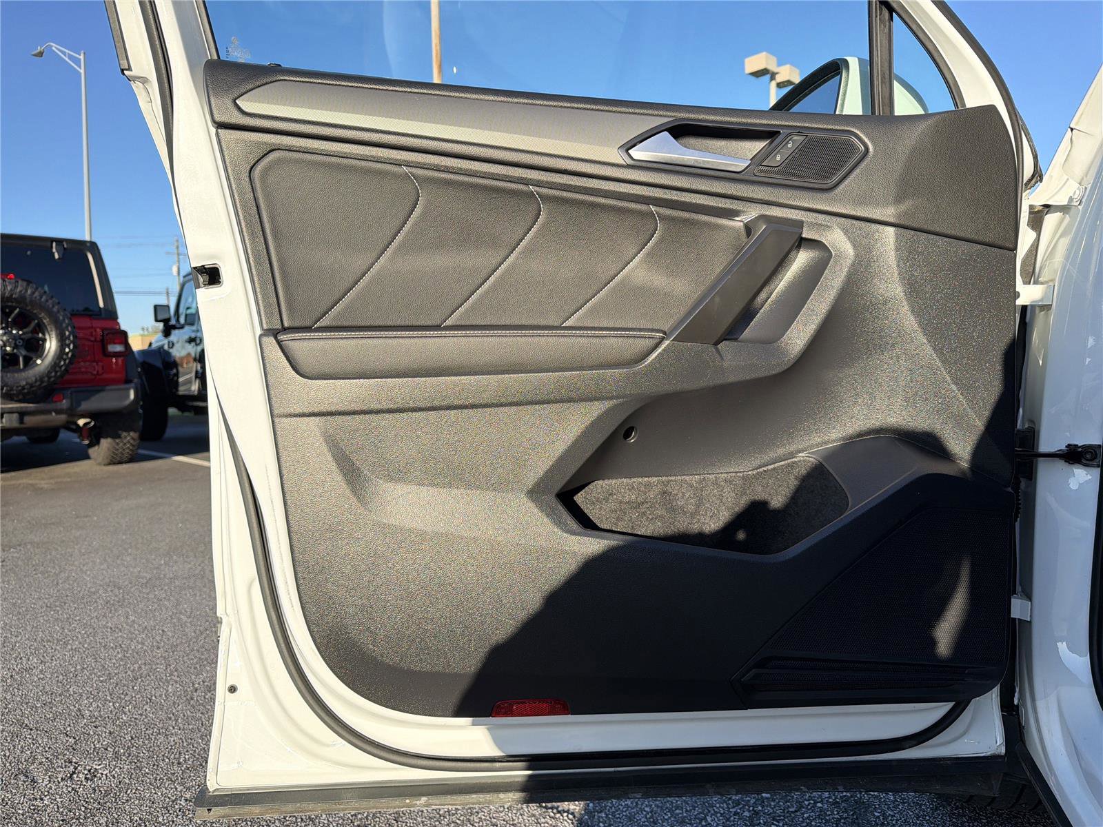 Used 2022 Volkswagen Tiguan SE image 8