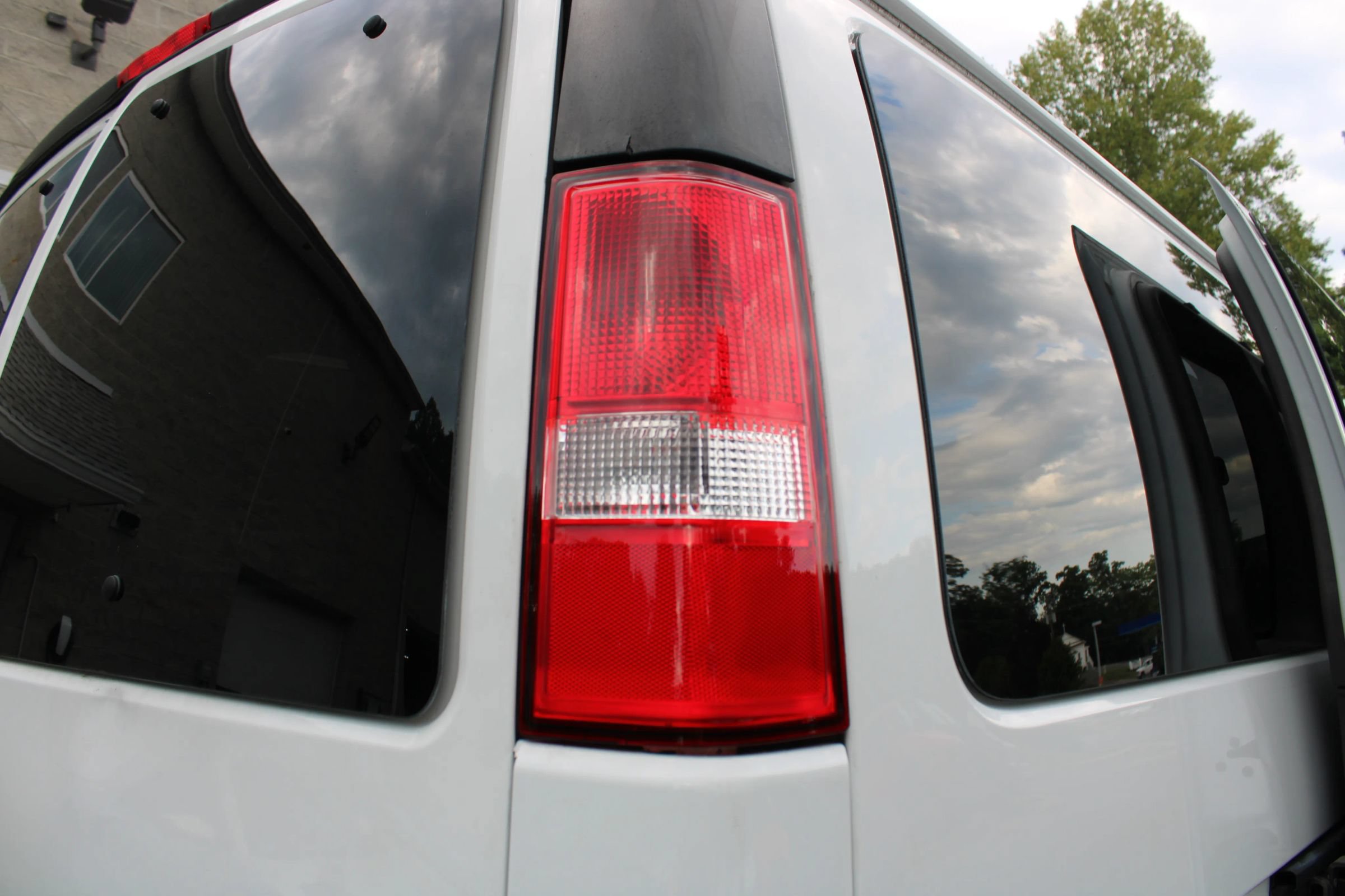Used 2019 Chevrolet Express 3500 LT w/ LT Preferred Equipment Group RWD image 20