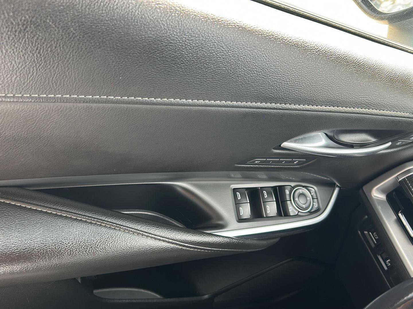 Used 2024 Cadillac XT4 Premium Luxury FWD image 15