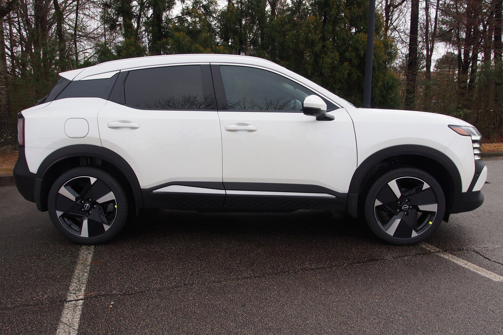 Used 2025 Nissan Kicks SR image 8