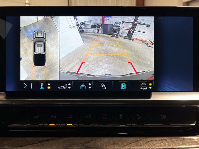Used 2023 Chevrolet Silverado 1500 LTZ w/ Technology Package AWD/4WD image 30