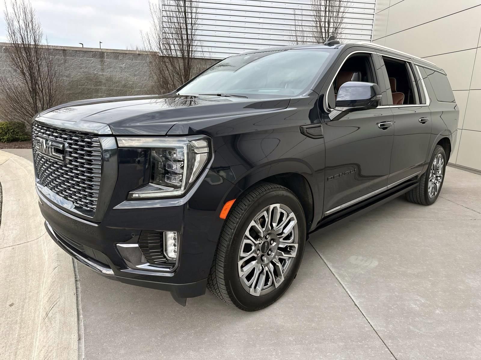 Used 2023 GMC Yukon XL Denali Ultimate image 1