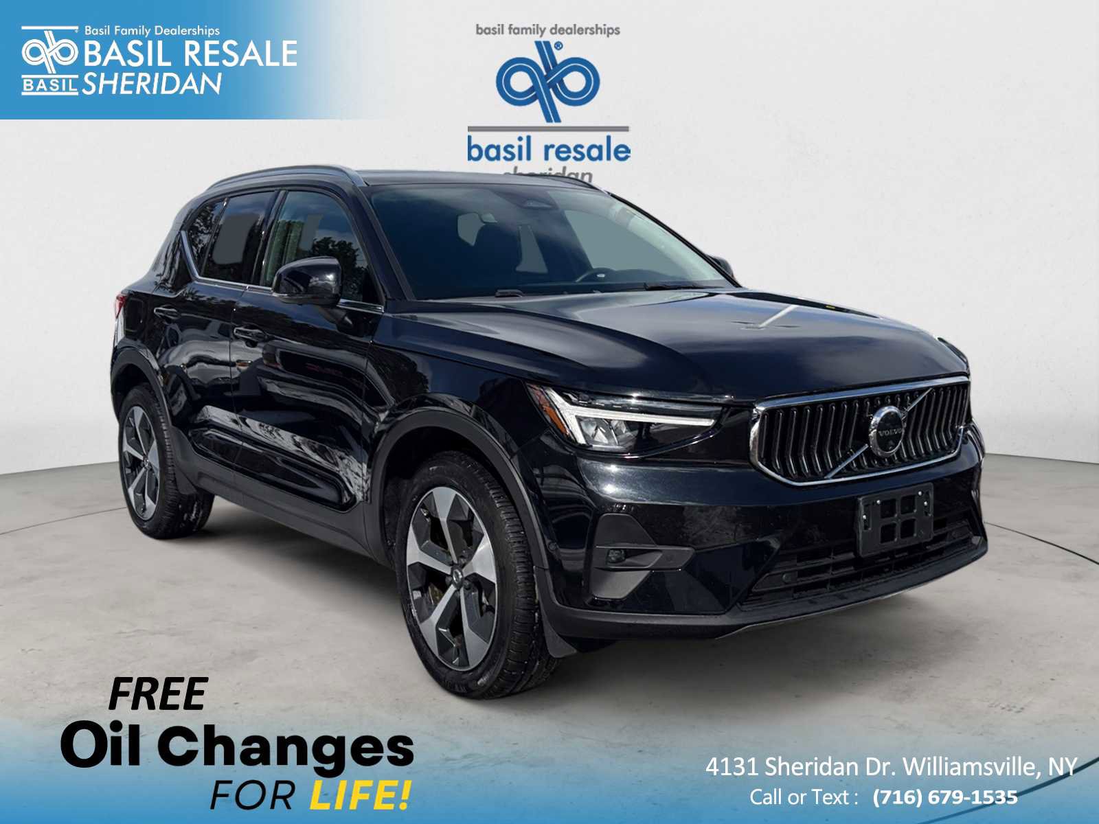 Used 2025 Volvo XC40 B5 Plus image 1