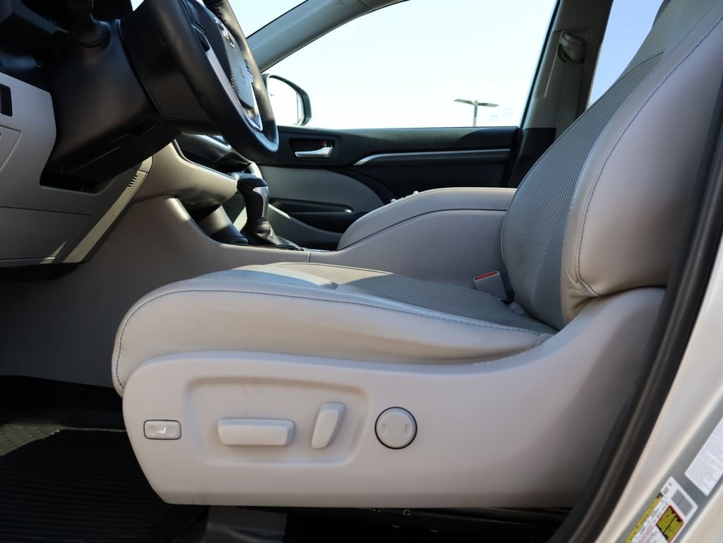 Used 2018 Toyota Highlander Limited Platinum AWD/4WD image 33
