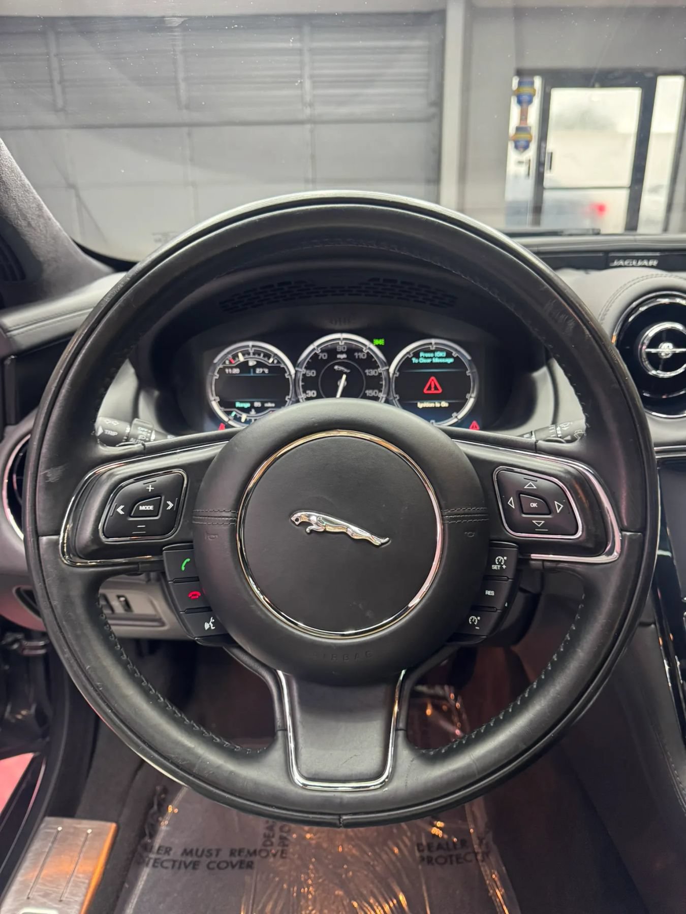 Used 2015 Jaguar XJ RWD image 17