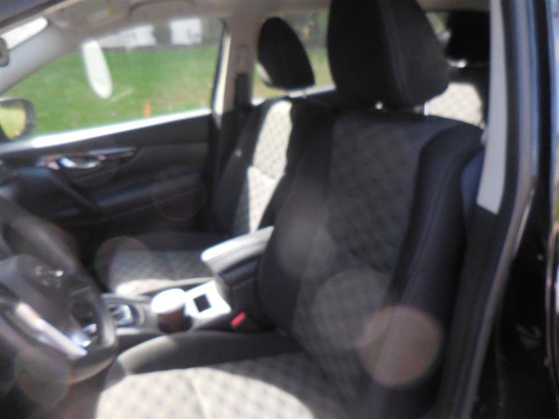 Used 2020 Nissan Rogue Sport SV image 9