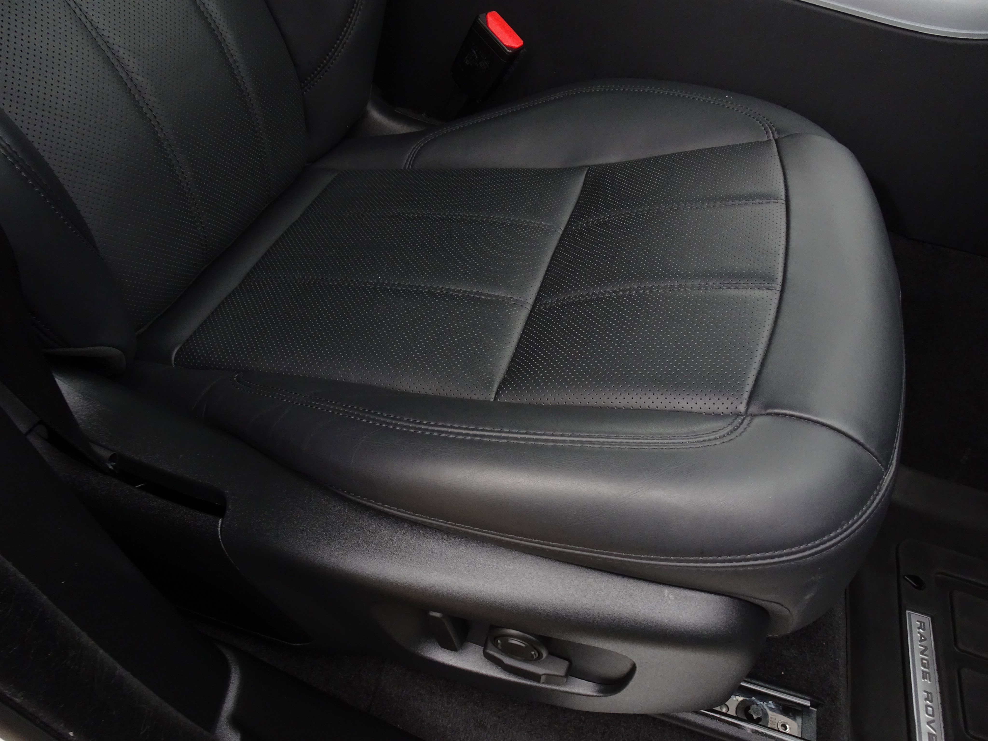 Certified 2022 Land Rover Range Rover Sport HSE Silver Edition image 28