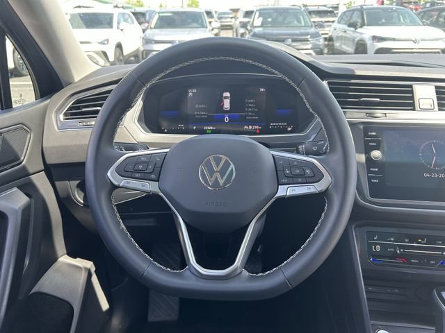 Certified 2023 Volkswagen Tiguan SE w/ Panoramic Sunroof Package FWD image 10