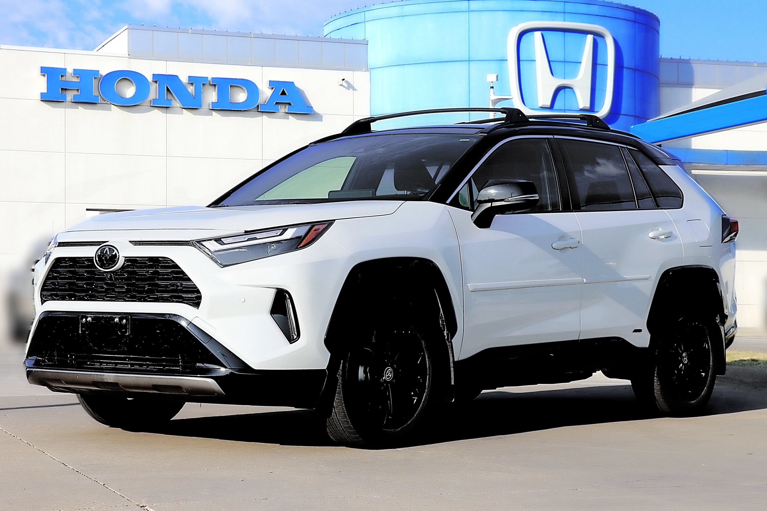 Used 2025 Toyota RAV4 XSE w/ Advanced Technology Package AWD/4WD image 1