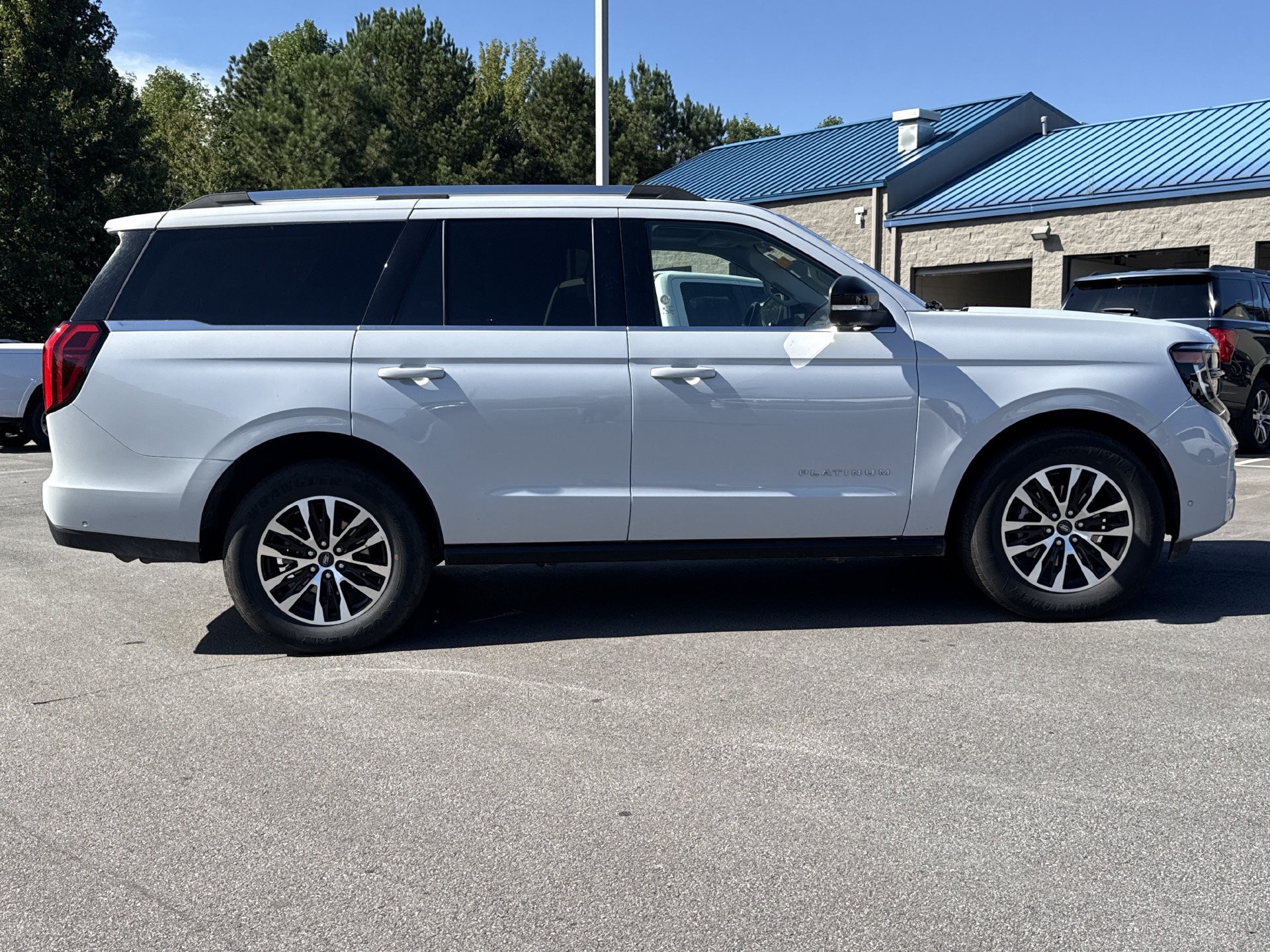 Used 2025 Ford Expedition Platinum AWD/4WD image 19