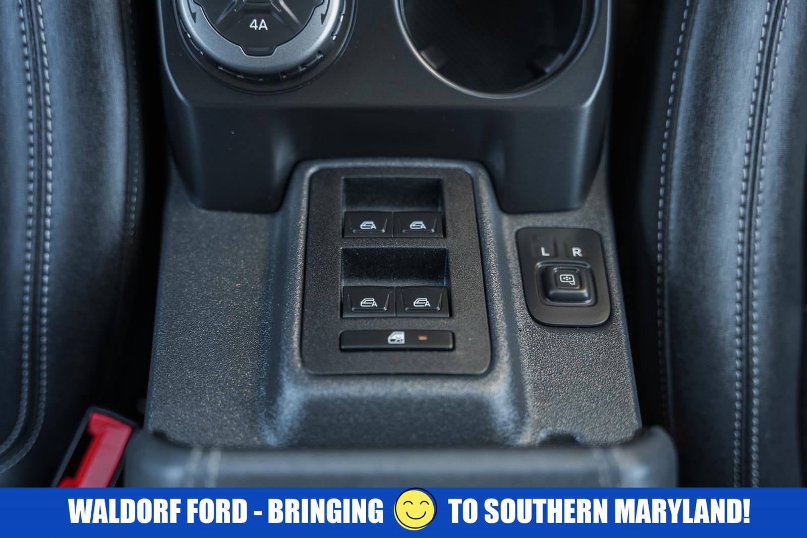 Used 2025 Ford Bronco Badlands image 30