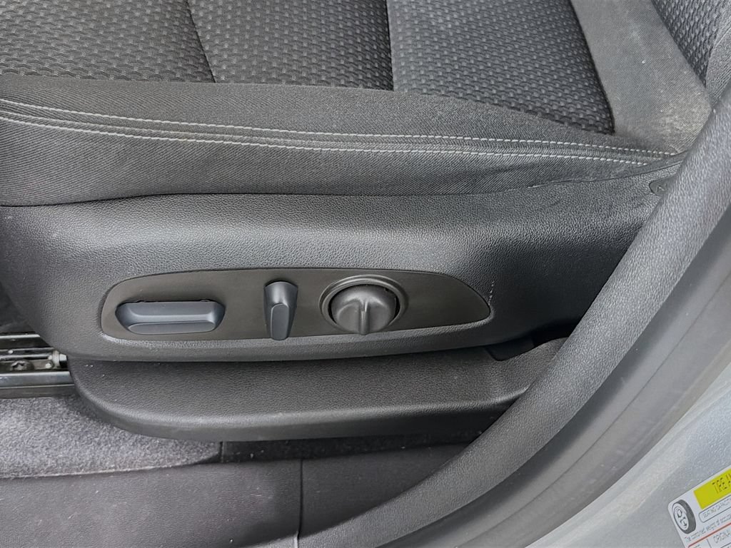 Used 2024 GMC Terrain SLE w/ Driver Convenience Package FWD image 22