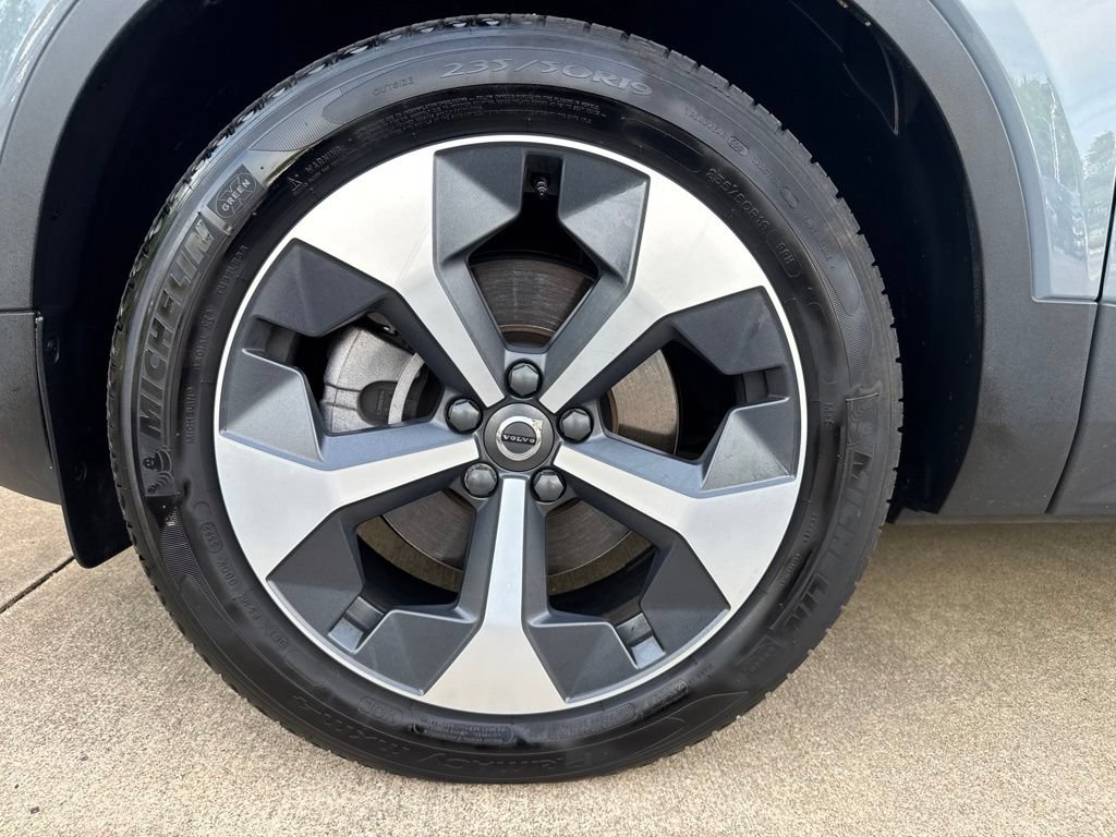 Used 2023 Volvo XC40 B5 Plus AWD/4WD image 25