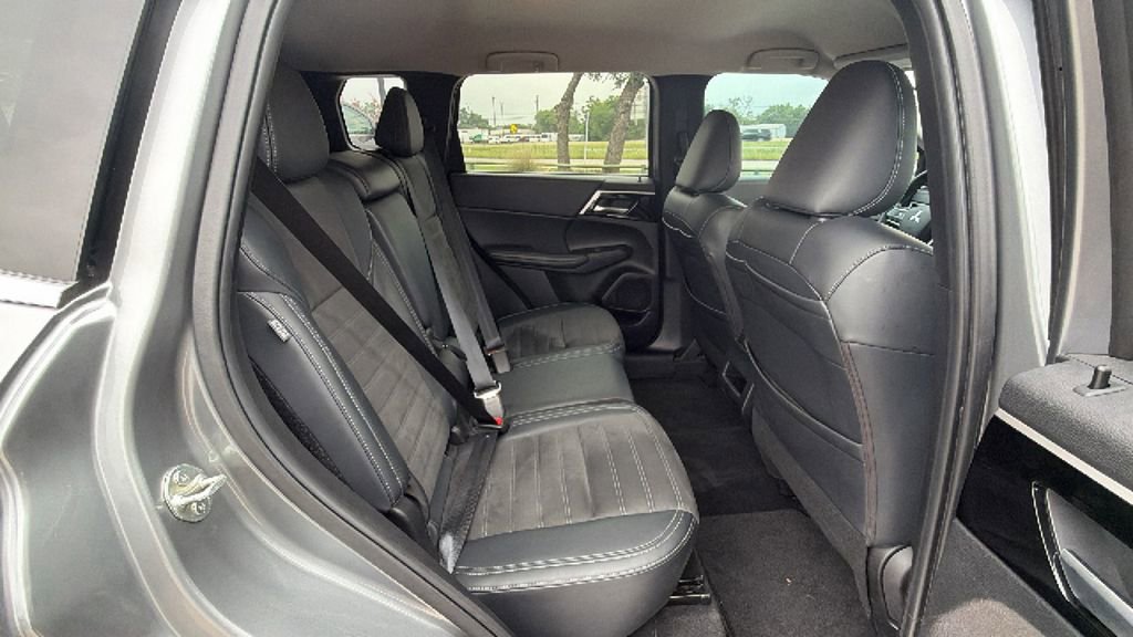 Used 2024 Mitsubishi Outlander SE FWD image 37