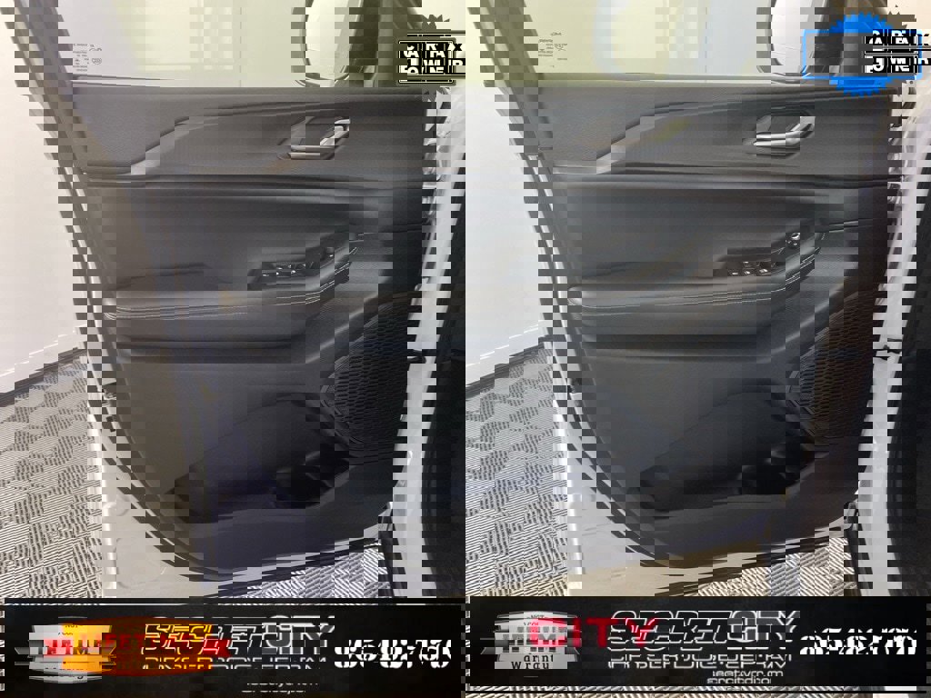 Used 2023 Jeep Grand Cherokee Laredo image 12