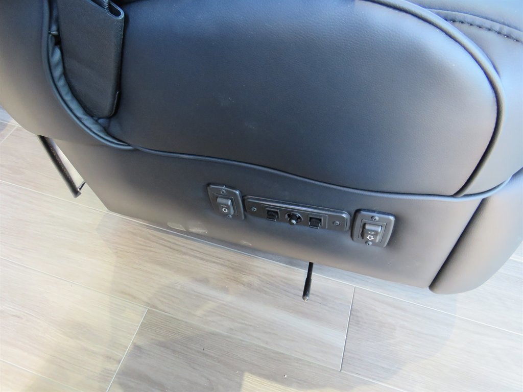 Used 2022 Mercedes-Benz Sprinter 4500 w/ Parking Package image 21