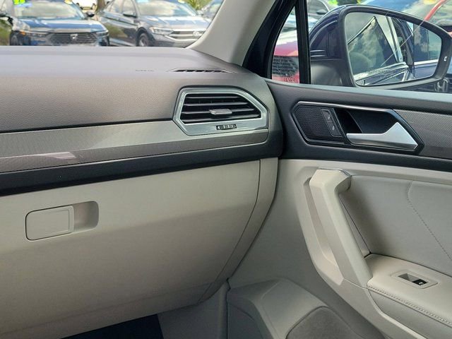 Certified 2023 Volkswagen Tiguan SE w/ Panoramic Sunroof Package FWD image 4