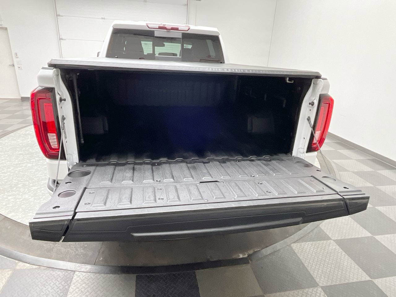 Used 2024 GMC Sierra 1500 Denali AWD/4WD image 34
