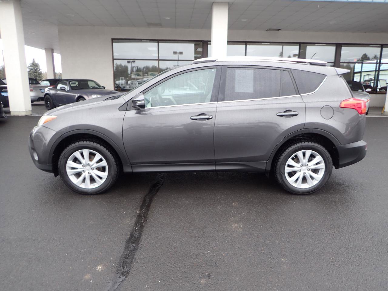 Used 2015 Toyota RAV4 Limited w/ Technology Package AWD/4WD image 2