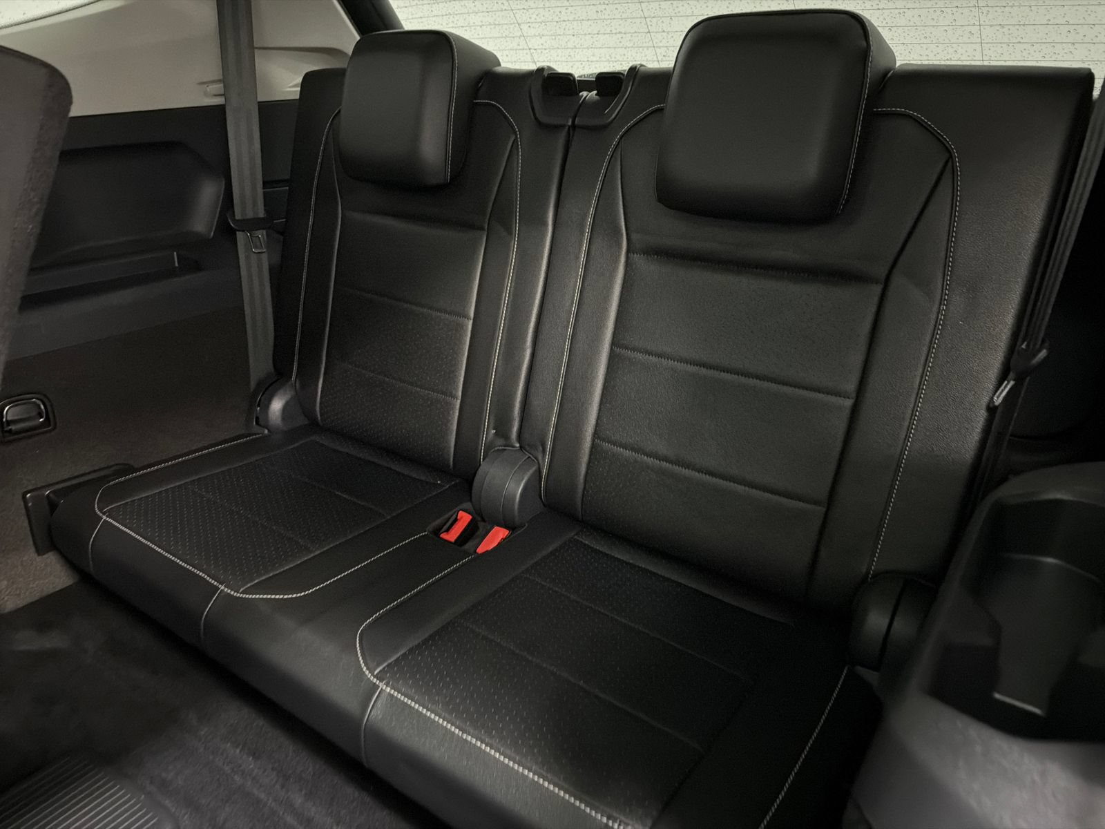 Used 2021 Volkswagen Tiguan SE FWD image 16