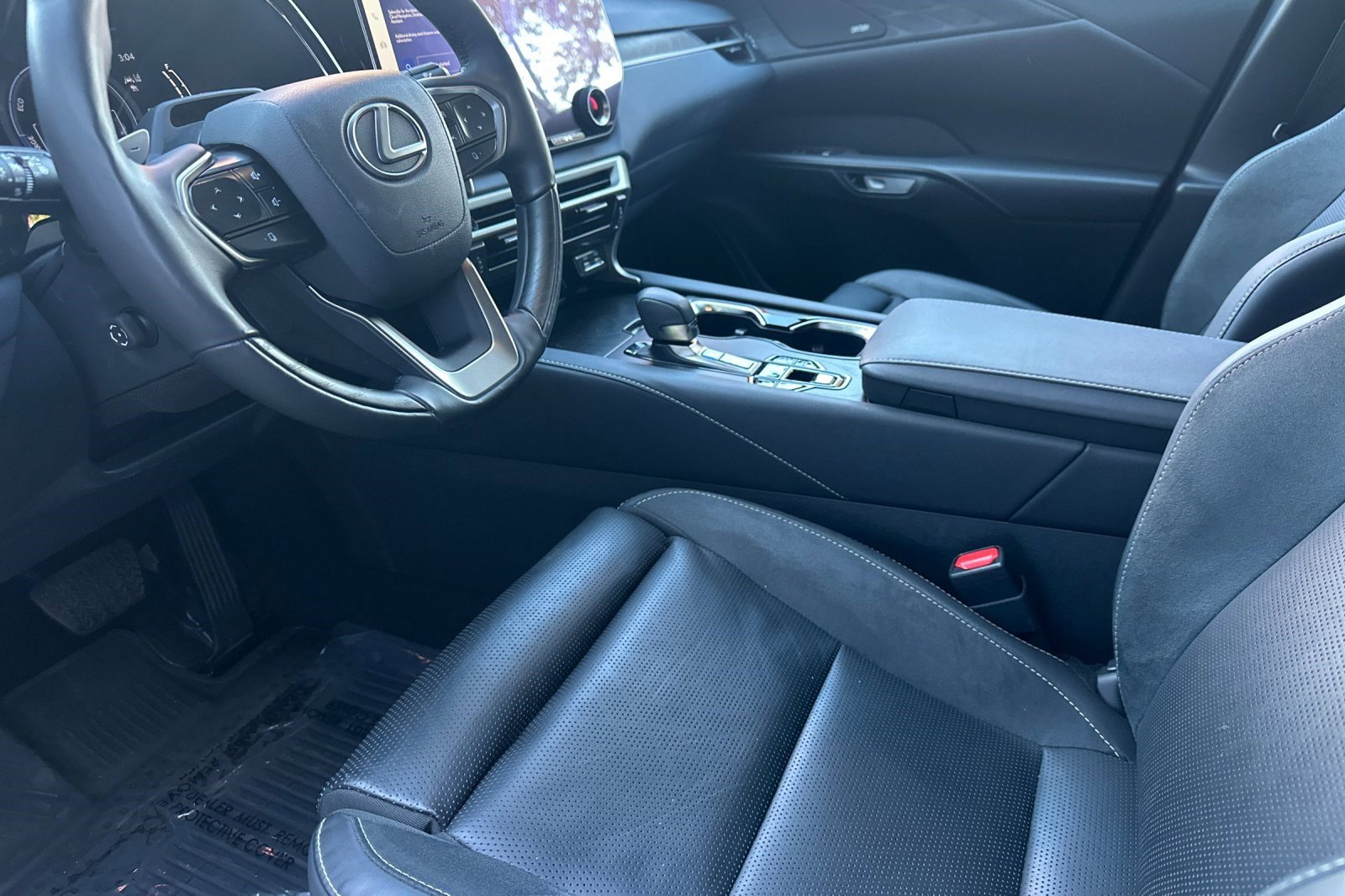 Certified 2024 Lexus RX 450h AWD w/ Luxury Package image 11