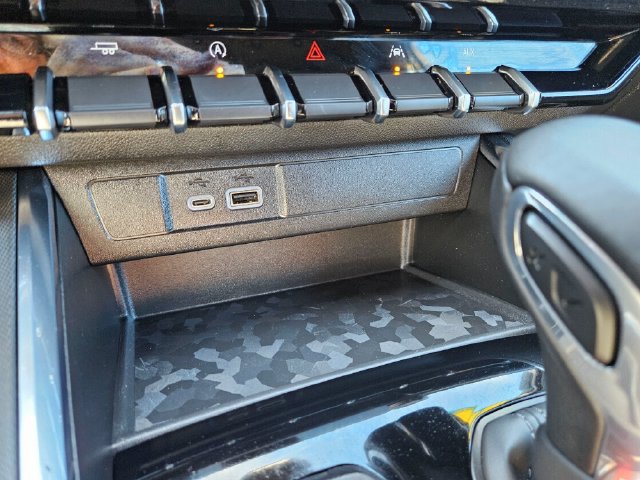 Used 2025 GMC Canyon Elevation w/ Convenience Package RWD image 32