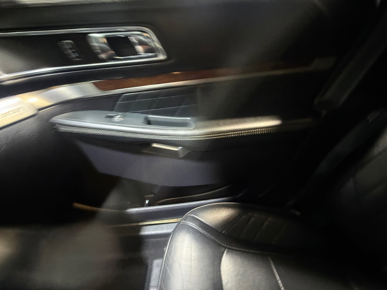 Used 2018 Ford Explorer Platinum AWD/4WD image 16