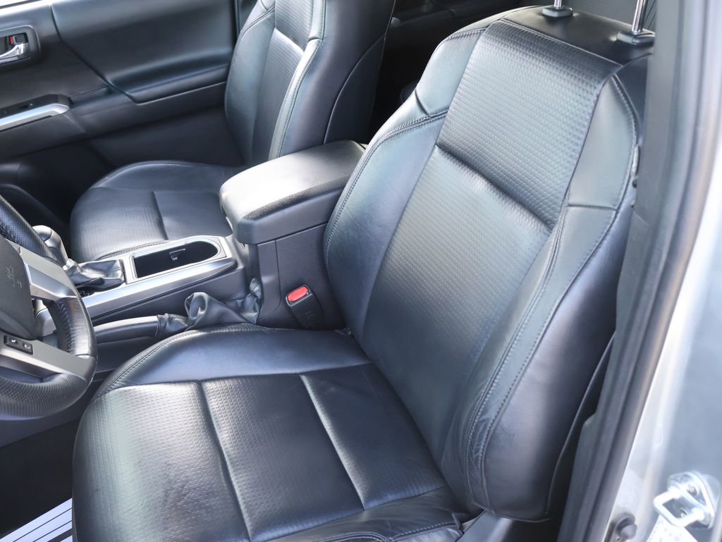 Used 2023 Toyota Tacoma Limited AWD/4WD image 28