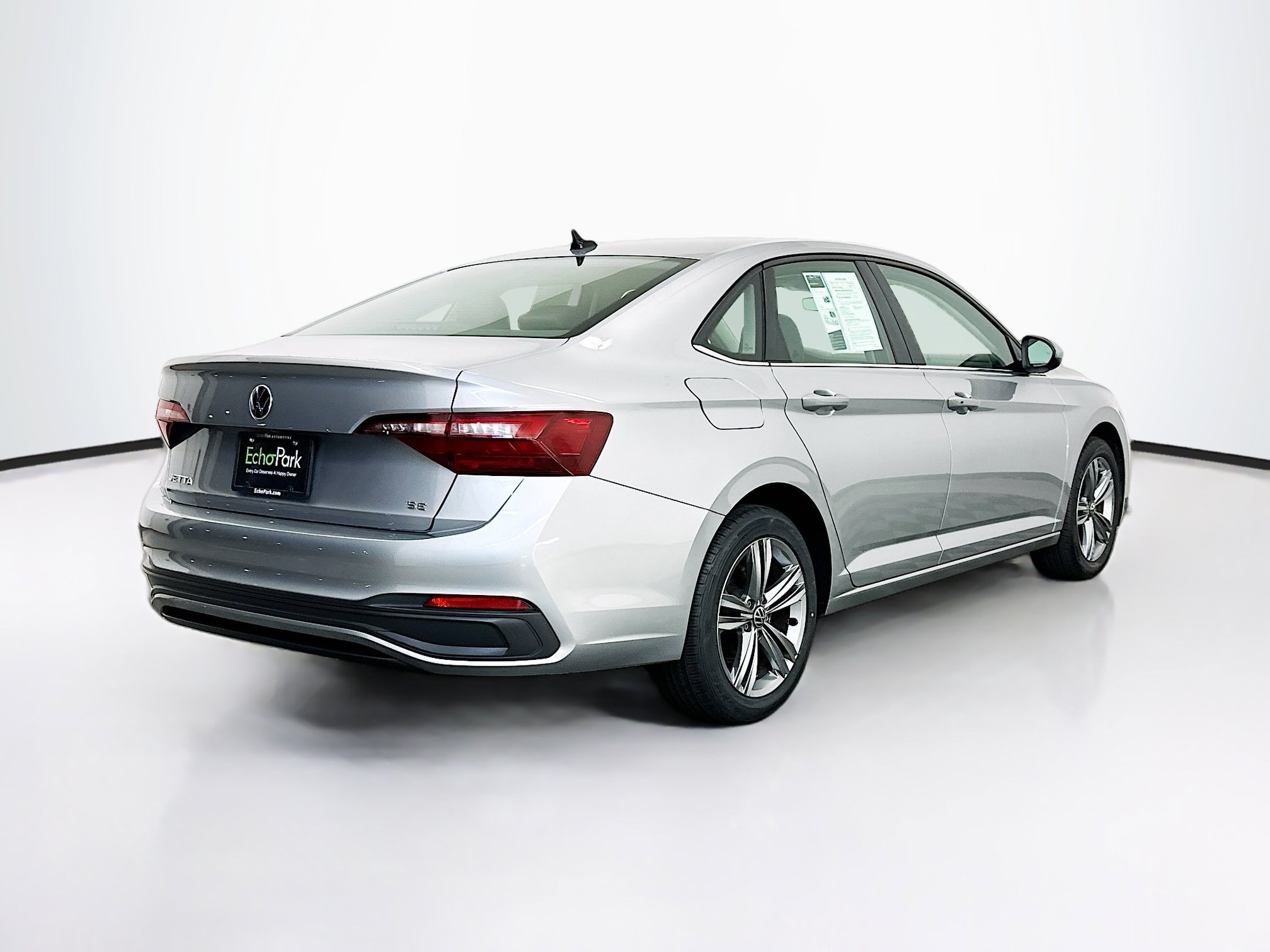 Used 2024 Volkswagen Jetta SE FWD image 9