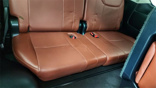 Used 2021 Lexus LX 570 4WD w/ 3rd Row & Luxury Pkg image 29