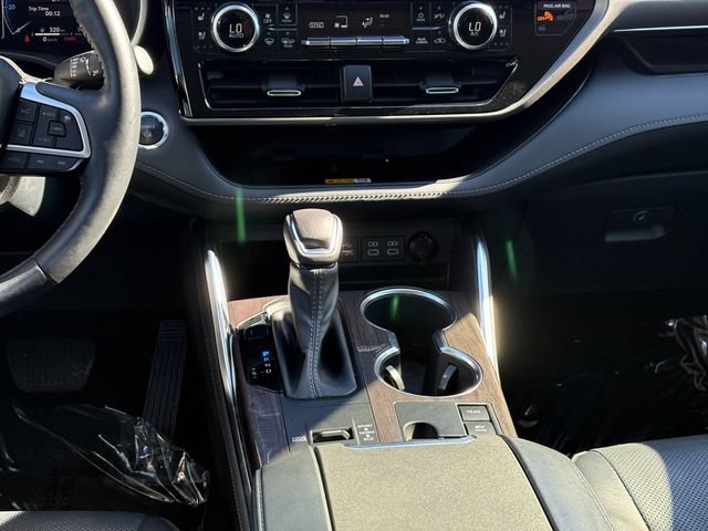 Used 2023 Toyota Highlander Limited AWD/4WD image 17