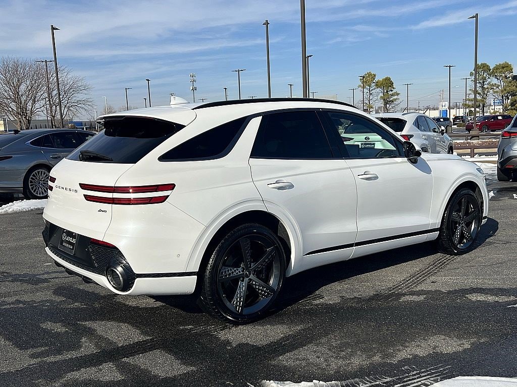 Used 2023 Genesis GV70 2.5T w/ Sport Prestige Package image 3