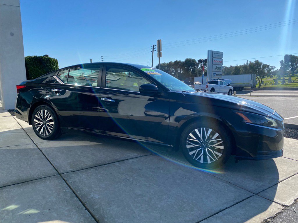 Used 2023 Nissan Altima 2.5 SV w/ SV Premium Package image 11