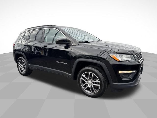 Used 2020 Jeep Compass Latitude w/ Cold Weather Group AWD/4WD image 3