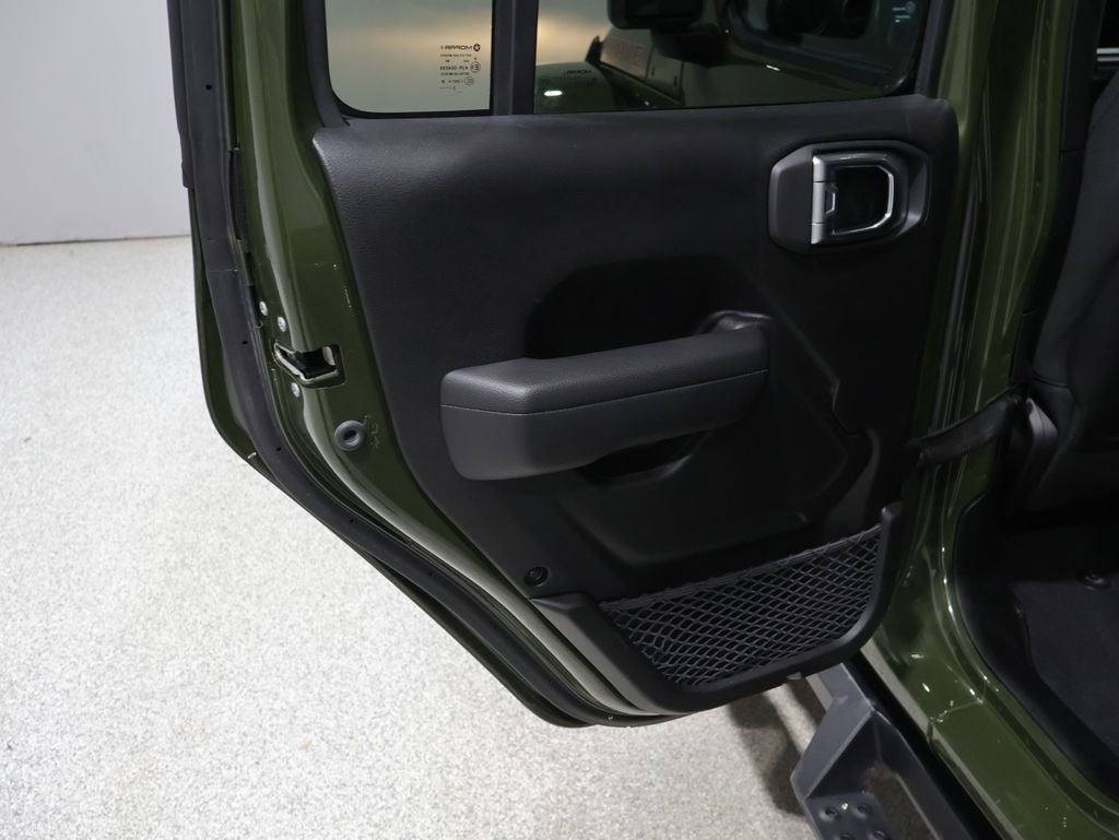 Used 2023 Jeep Gladiator Mojave w/ Cold Weather Group AWD/4WD image 17