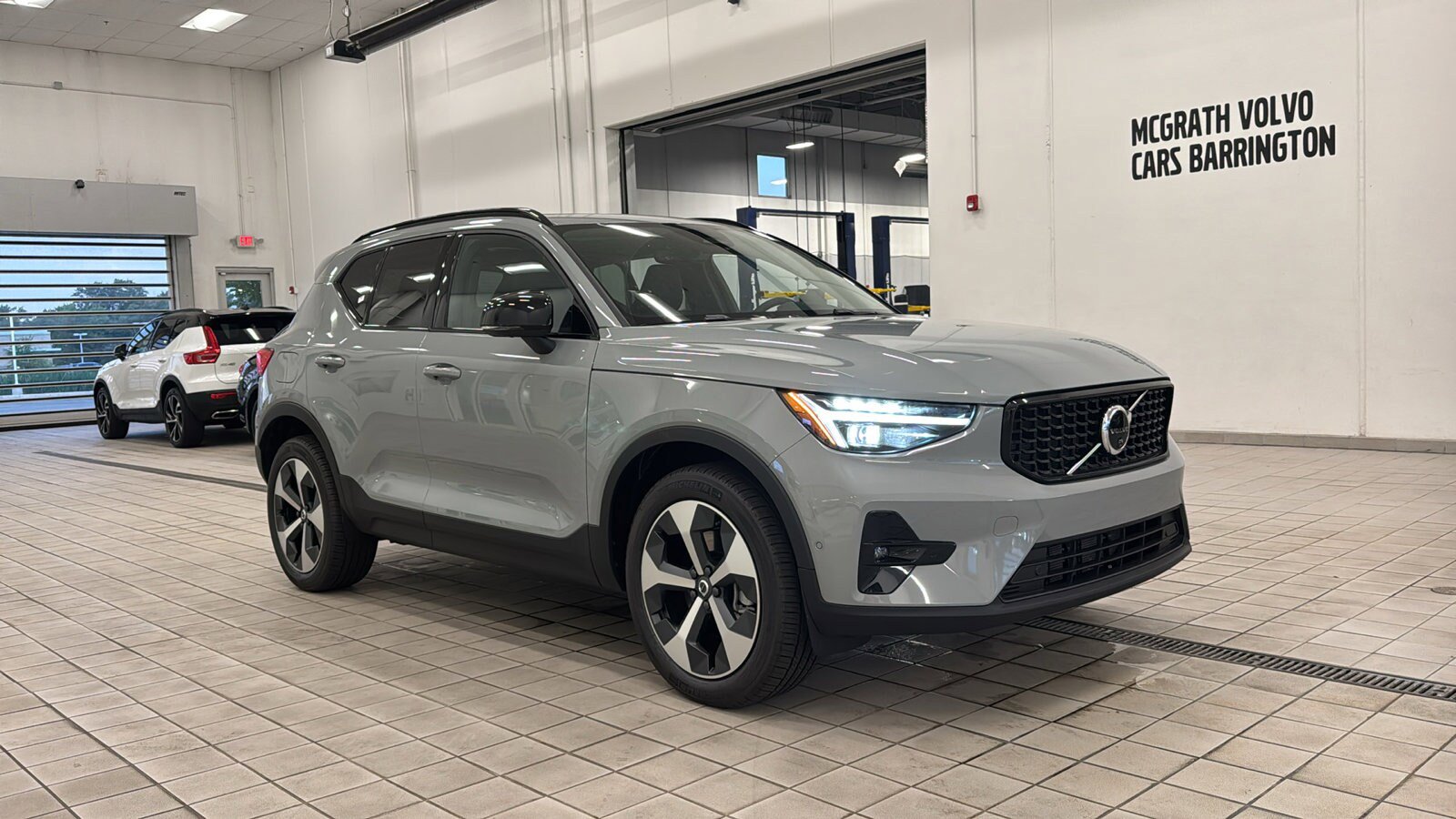 Used 2026 Volvo XC40 B5 Plus w/ Protection Package Premier AWD/4WD image 3